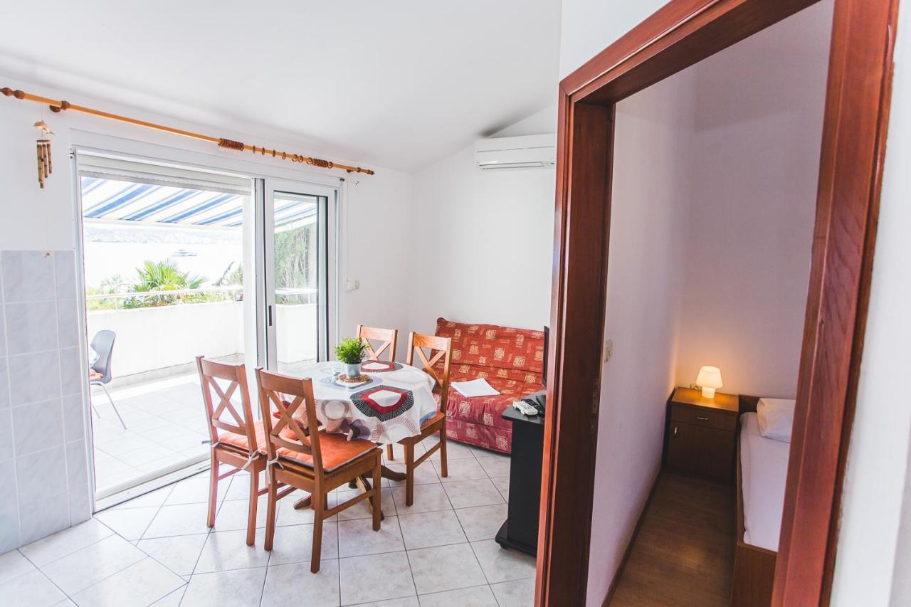 Apartmani Males Рогозница Экстерьер фото