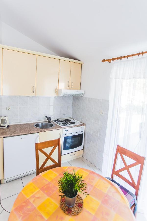 Apartmani Males Рогозница Экстерьер фото