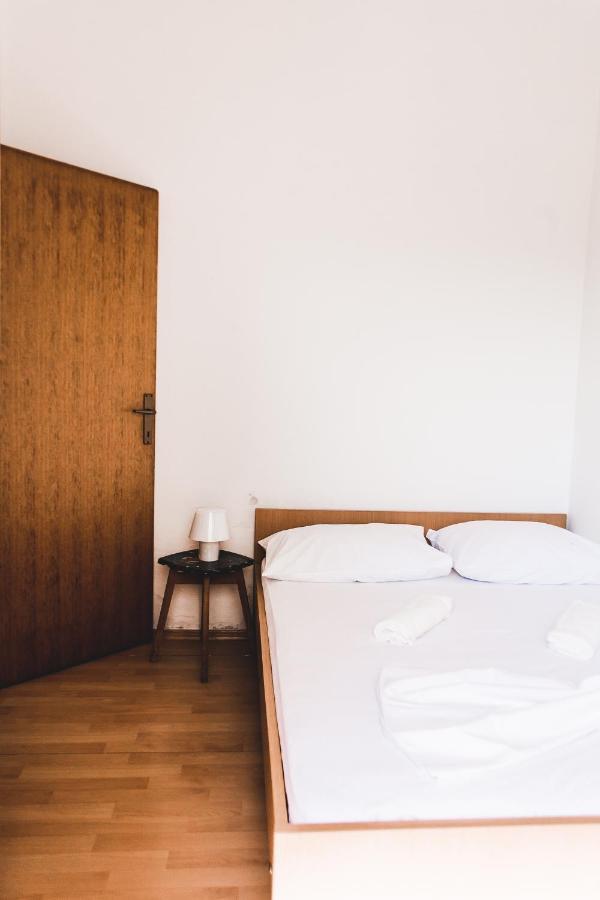 Apartmani Males Рогозница Экстерьер фото