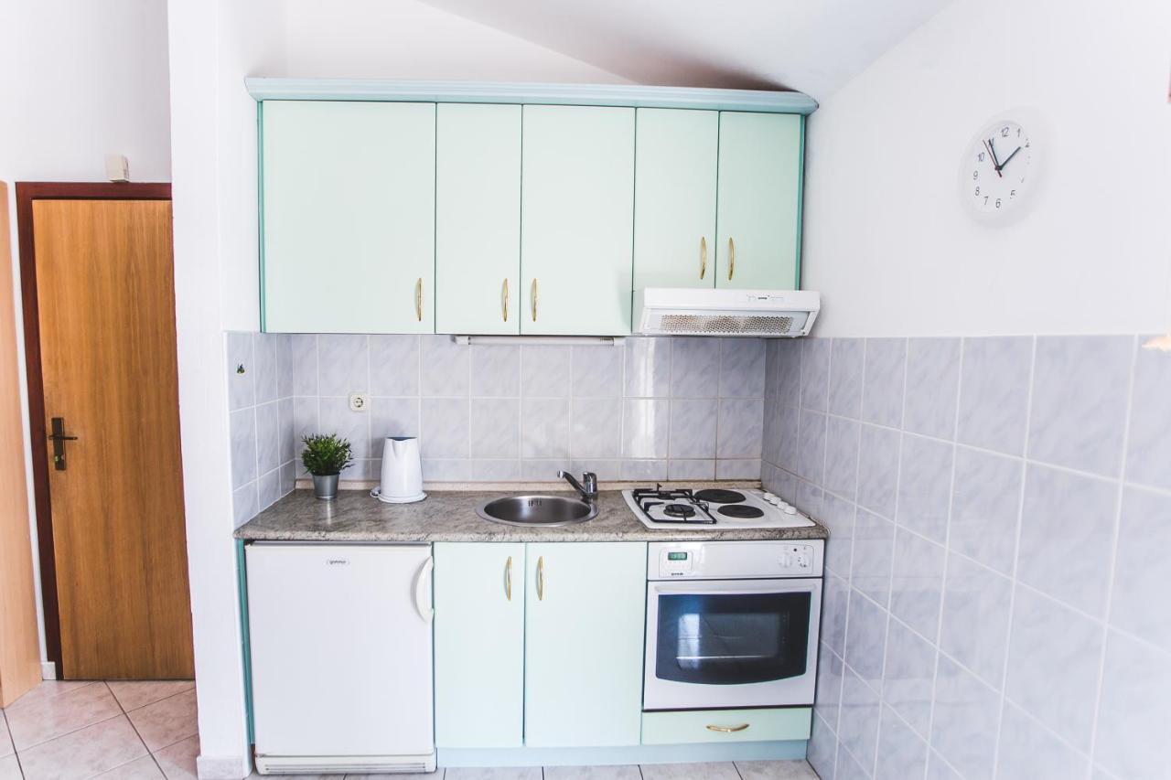 Apartmani Males Рогозница Экстерьер фото