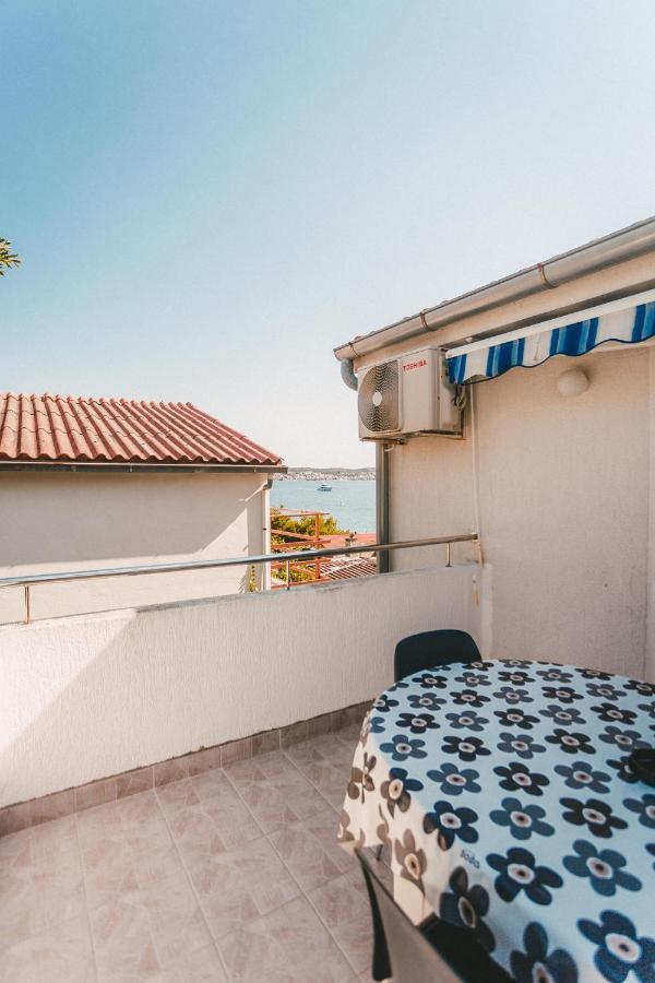Apartmani Males Рогозница Экстерьер фото