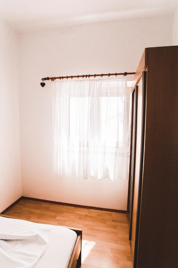 Apartmani Males Рогозница Экстерьер фото