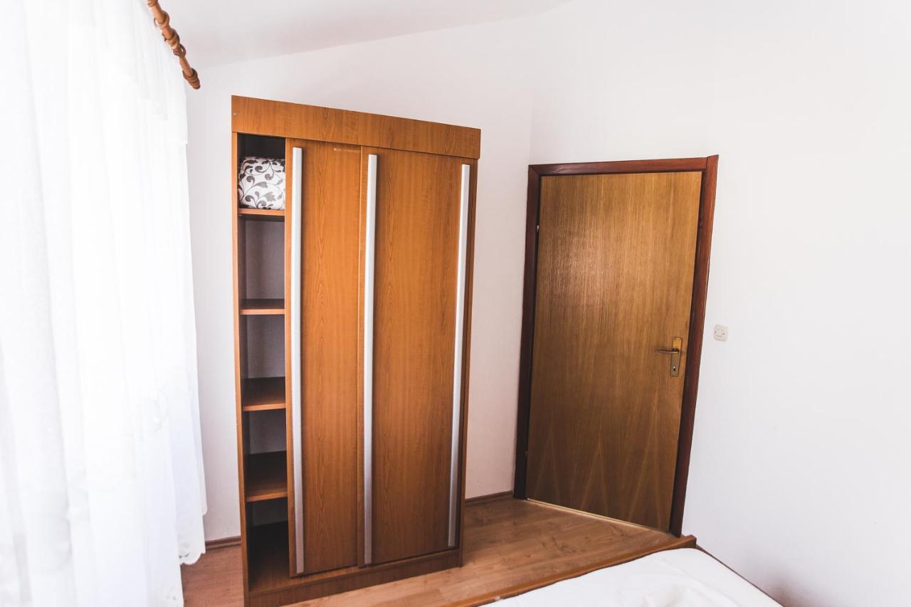 Apartmani Males Рогозница Экстерьер фото
